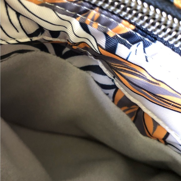 LUG - Swivel Crossbody - Picture 8 of 10